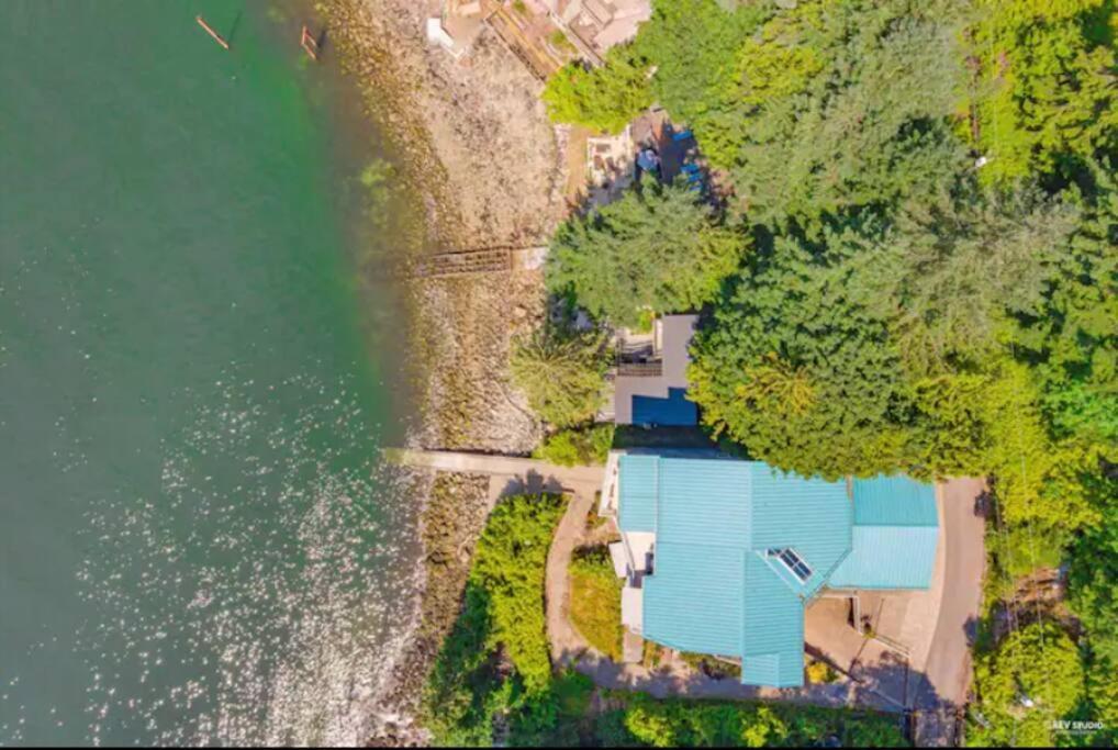 Waterfront Cottage With Superb Coastline Views Західний Ванкувер Екстер'єр фото