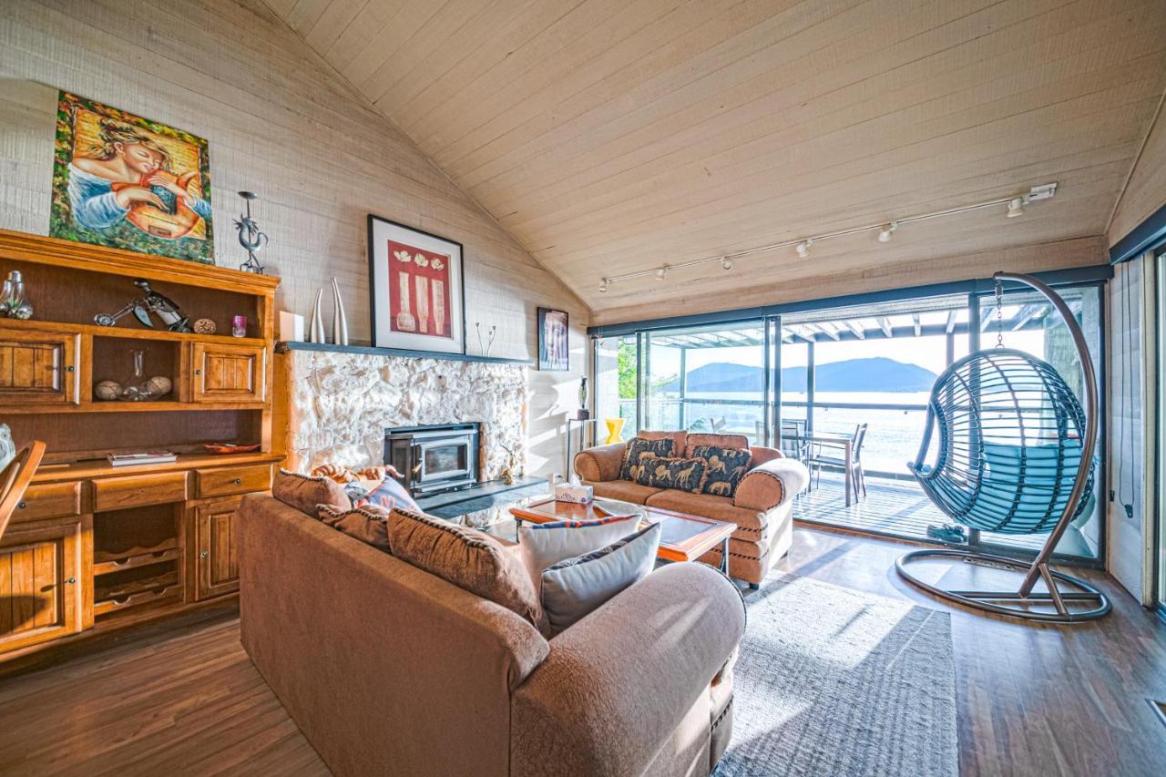 Waterfront Cottage With Superb Coastline Views Західний Ванкувер Екстер'єр фото
