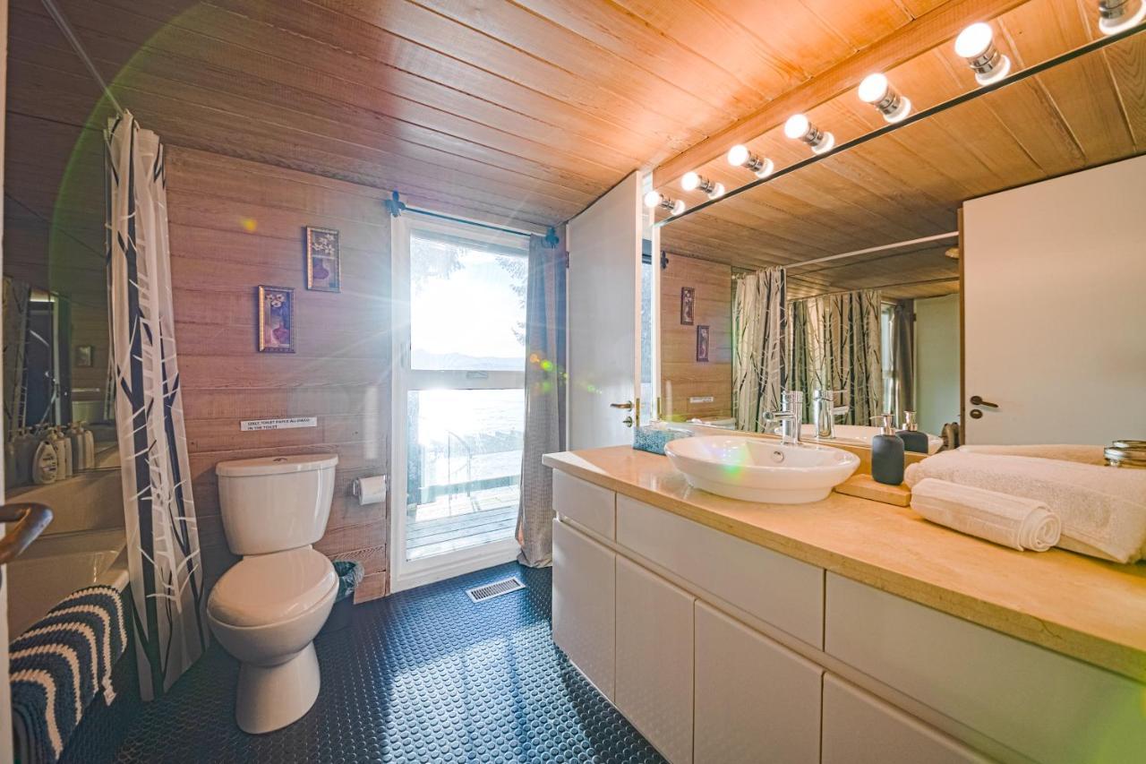 Waterfront Cottage With Superb Coastline Views Західний Ванкувер Екстер'єр фото