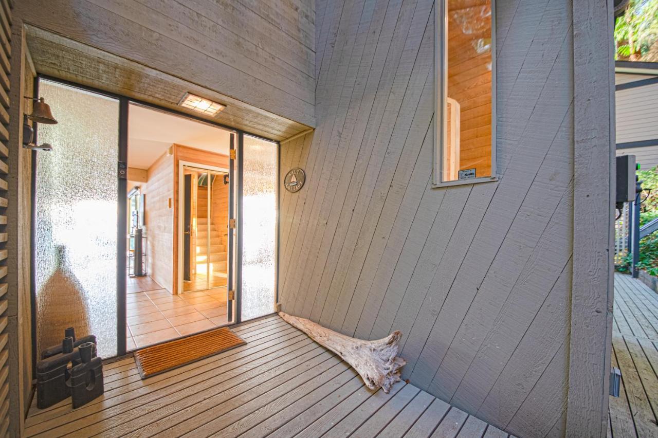 Waterfront Cottage With Superb Coastline Views Західний Ванкувер Екстер'єр фото